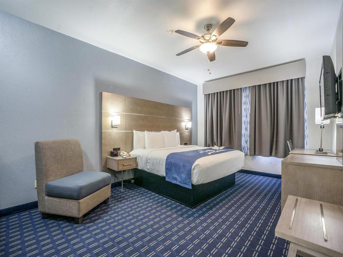 Days Inn & Suites By Wyndham Webster Nasa-Clearlake-Houston Экстерьер фото