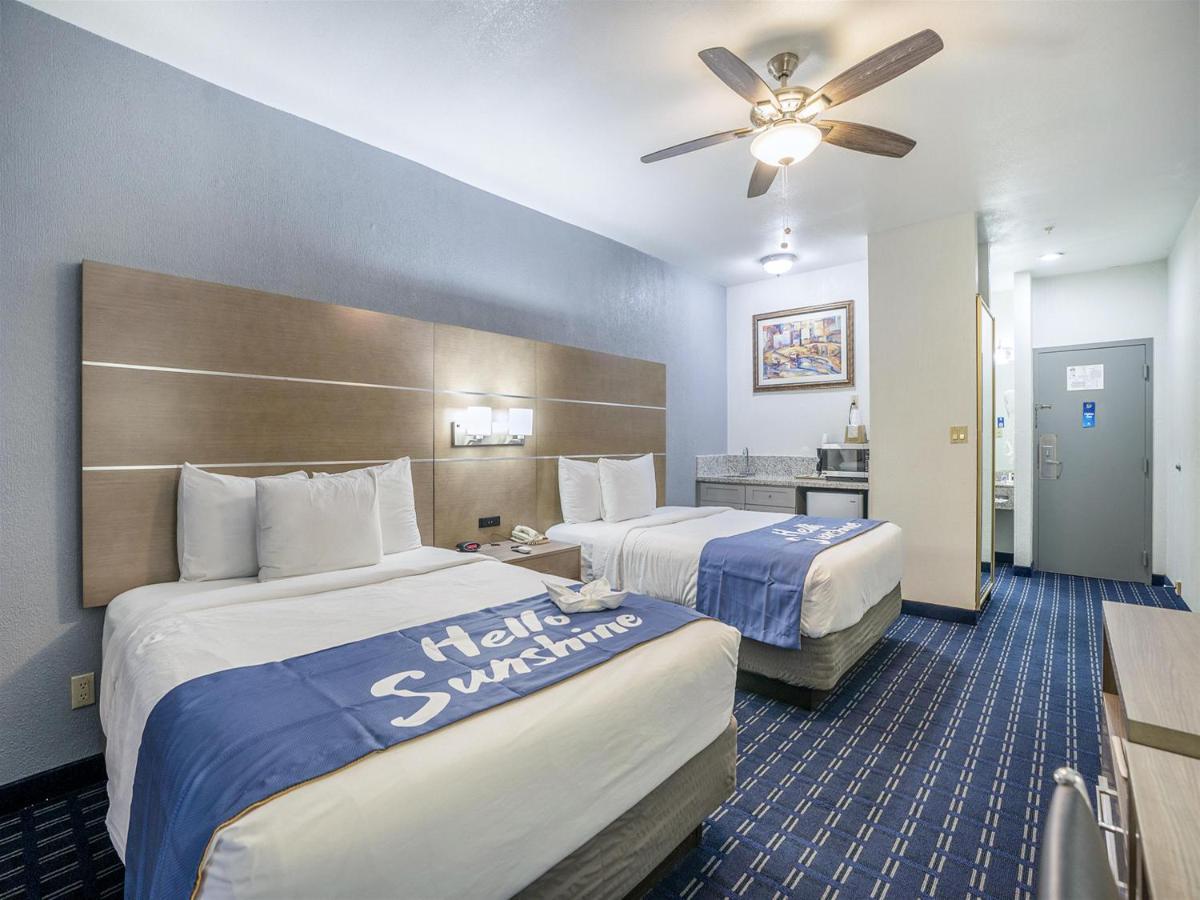 Days Inn & Suites By Wyndham Webster Nasa-Clearlake-Houston Экстерьер фото