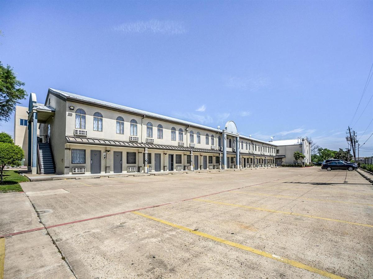 Days Inn & Suites By Wyndham Webster Nasa-Clearlake-Houston Экстерьер фото