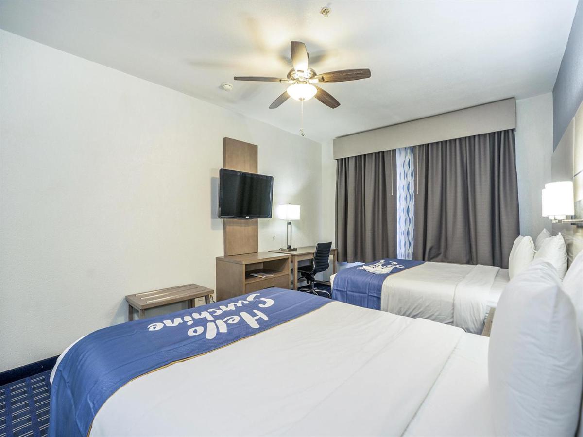Days Inn & Suites By Wyndham Webster Nasa-Clearlake-Houston Экстерьер фото