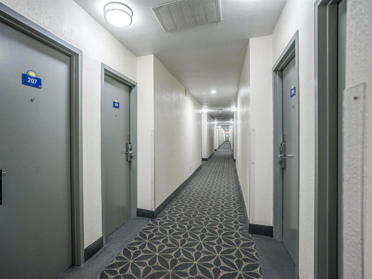 Days Inn & Suites By Wyndham Webster Nasa-Clearlake-Houston Экстерьер фото