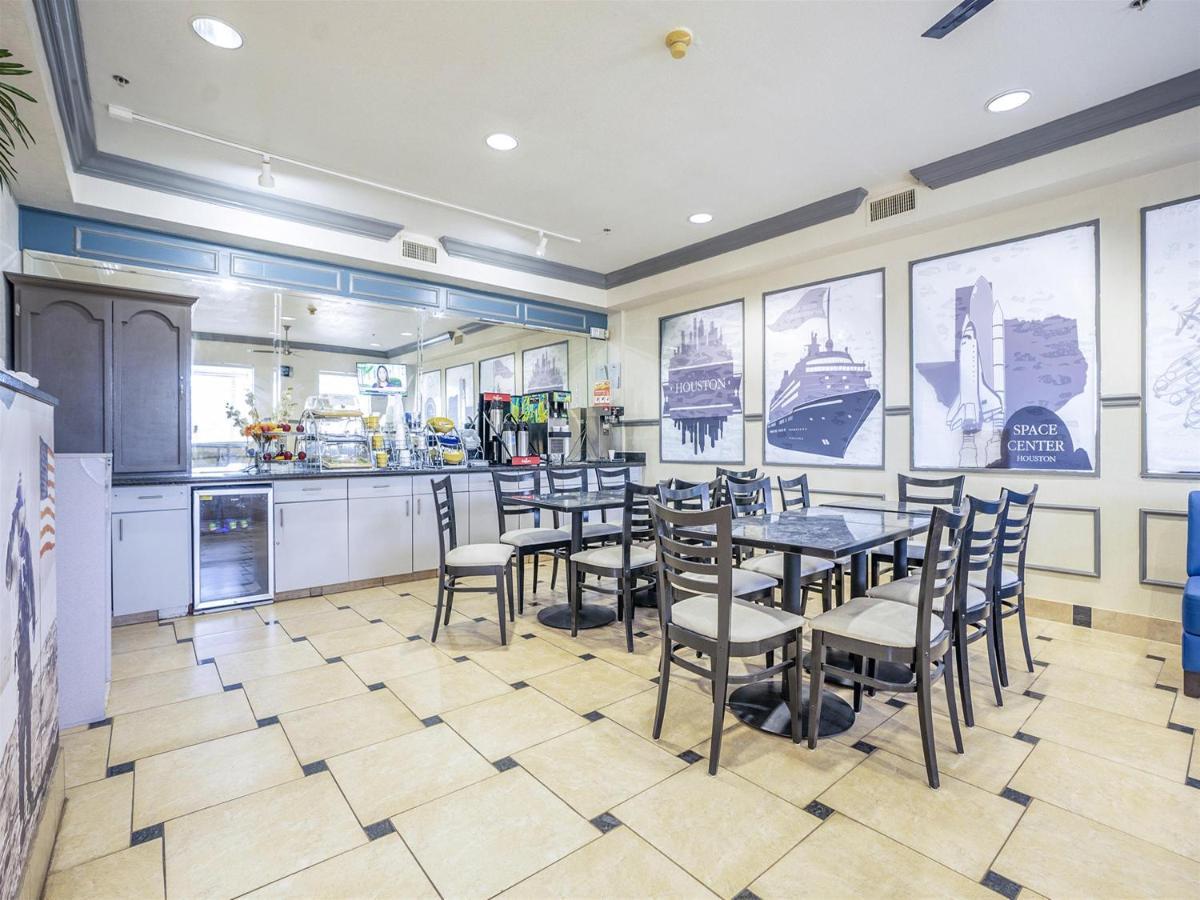 Days Inn & Suites By Wyndham Webster Nasa-Clearlake-Houston Экстерьер фото