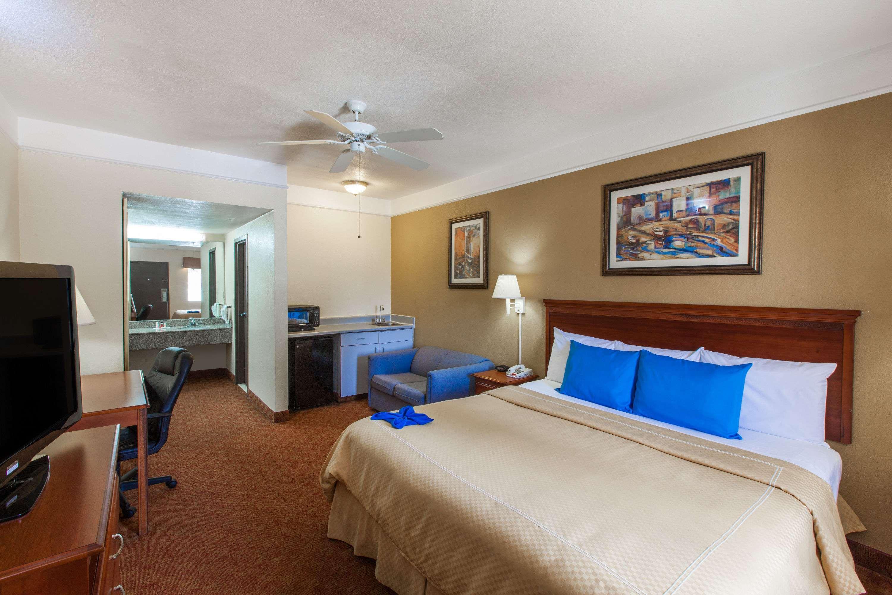 Days Inn & Suites By Wyndham Webster Nasa-Clearlake-Houston Экстерьер фото