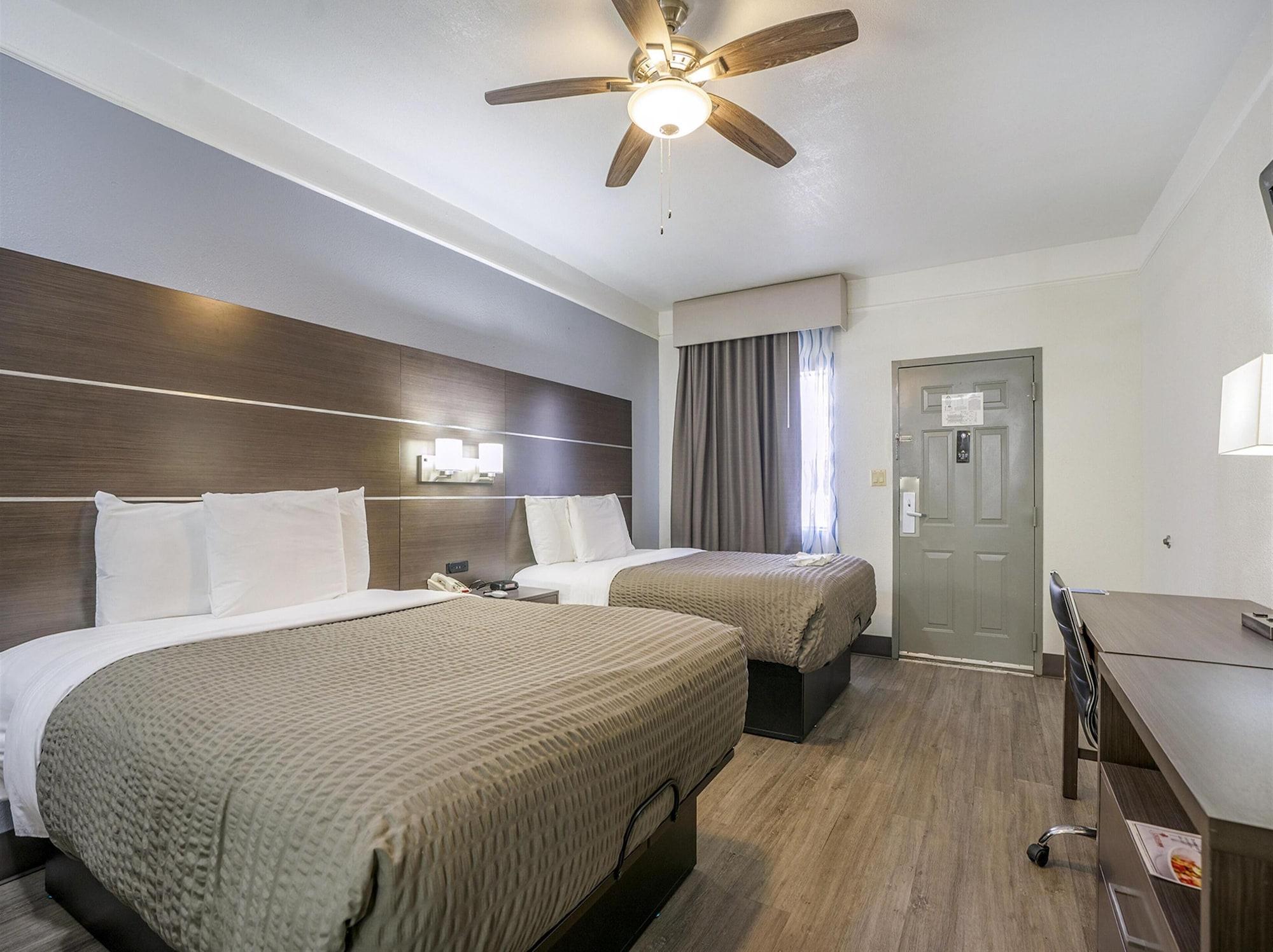 Days Inn & Suites By Wyndham Webster Nasa-Clearlake-Houston Экстерьер фото