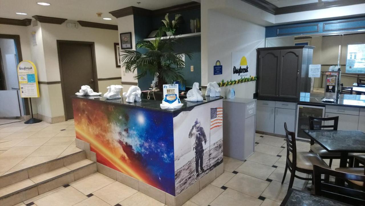 Days Inn & Suites By Wyndham Webster Nasa-Clearlake-Houston Экстерьер фото
